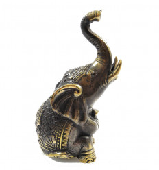Statuetta elefante seduto tronco in aria, fortunato feng shui.