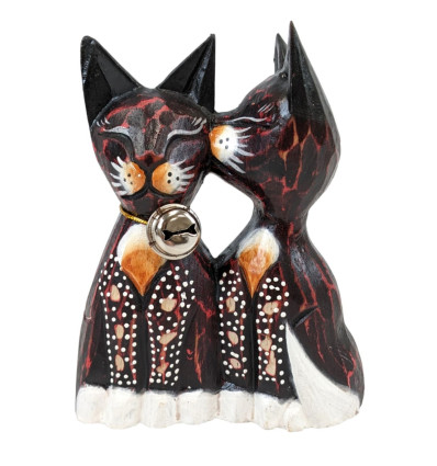 Coppia di gatti della statuetta che bacia il legno con la campana